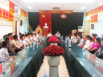 Thày, trò và phụ huynh học sinh trường THCS Yên Trạch huyện Phú Lương thăm trường CĐ Kinh tế-Tài chính Thái Nguyên và nghe tư vấn hướng nghiệp.